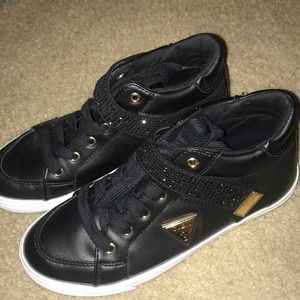 Guess tennies size 6M super comfy